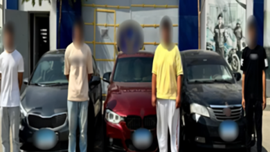 صورة لسيارات الشباب المتهمين في واقعة مطاردة الواحات بمدينة السادس من أكتوبر.
